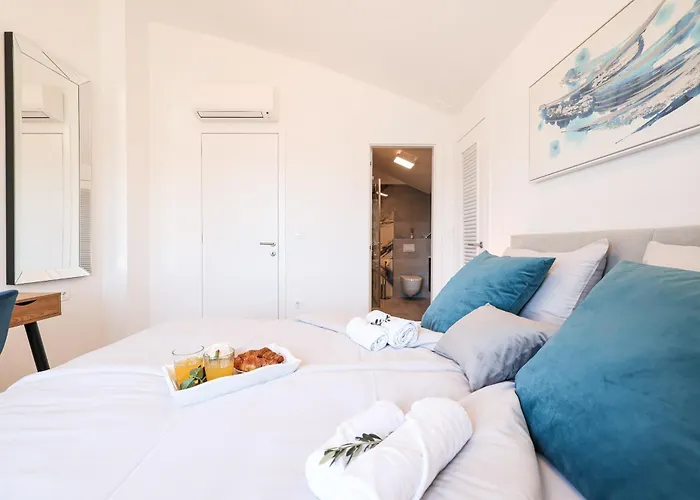 Luxury Penthouse Berin With Rooftop Terrace And Jacuzzi