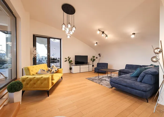 Luxury Penthouse Berin With Rooftop Terrace And Jacuzzi