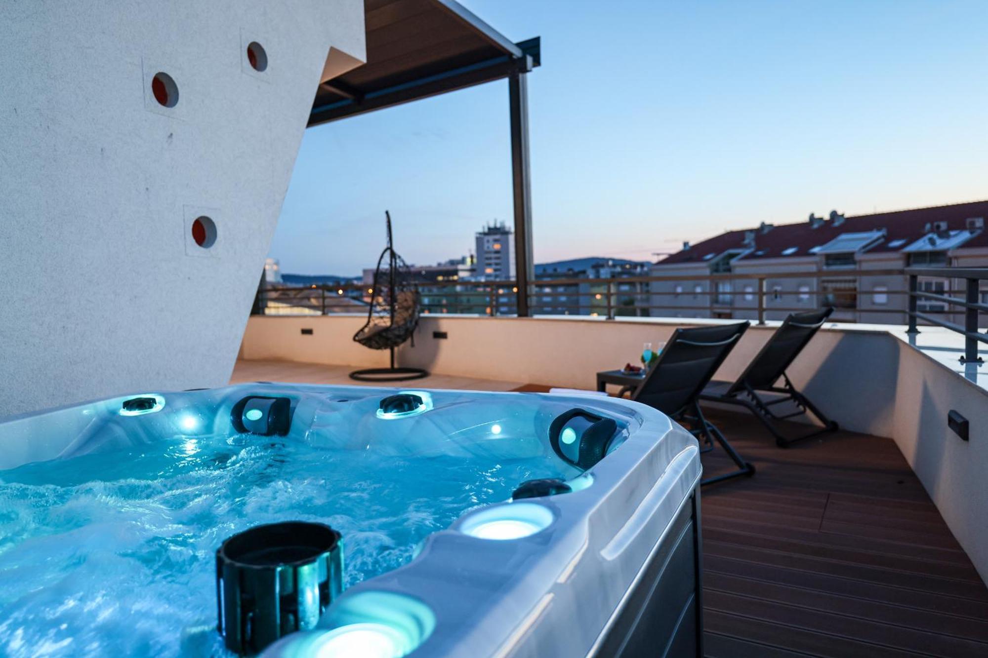 Luxury Penthouse Berin With Rooftop Terrace And Jacuzzi