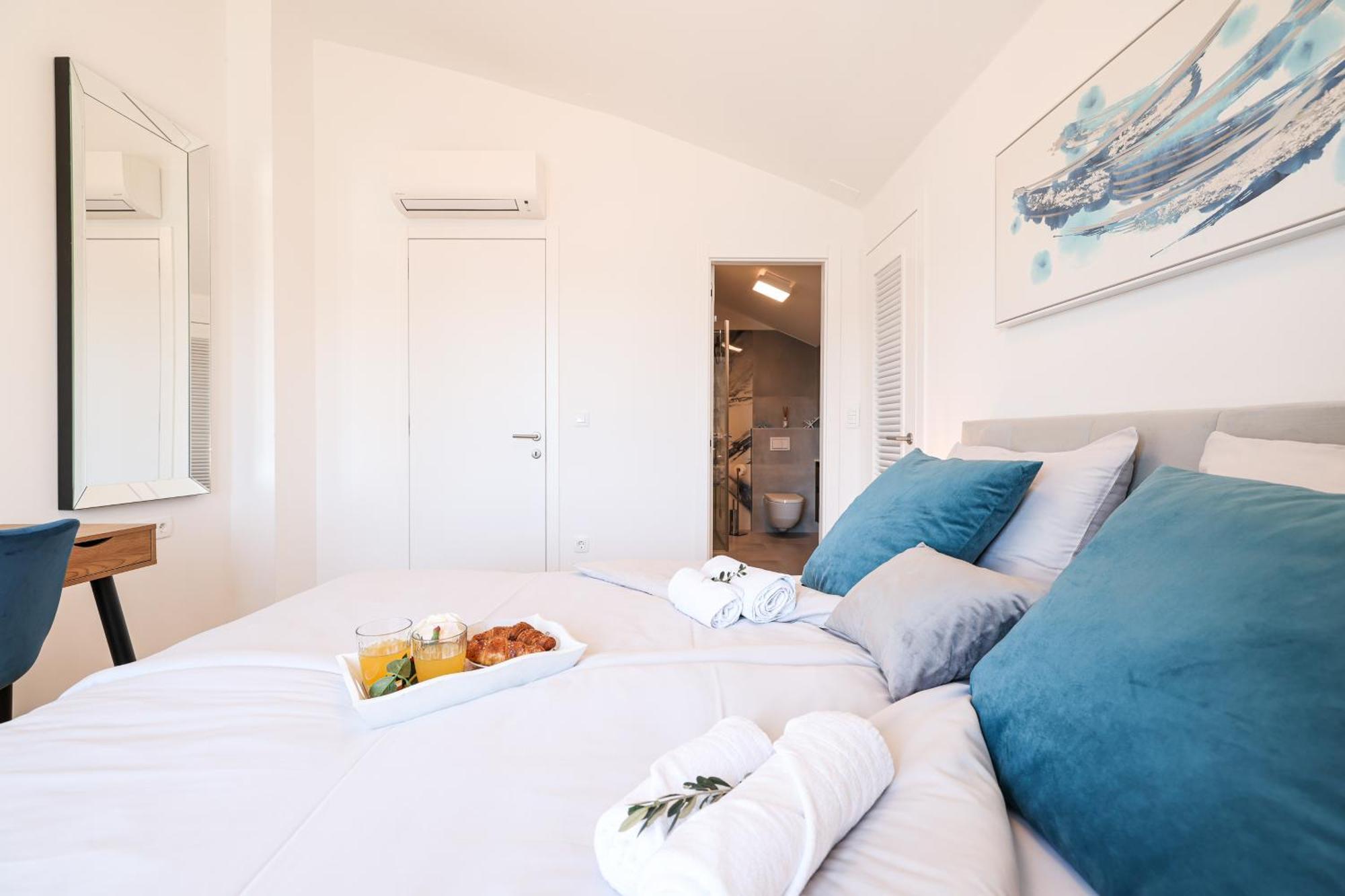 Luxury Penthouse Berin With Rooftop Terrace And Jacuzzi Apartment