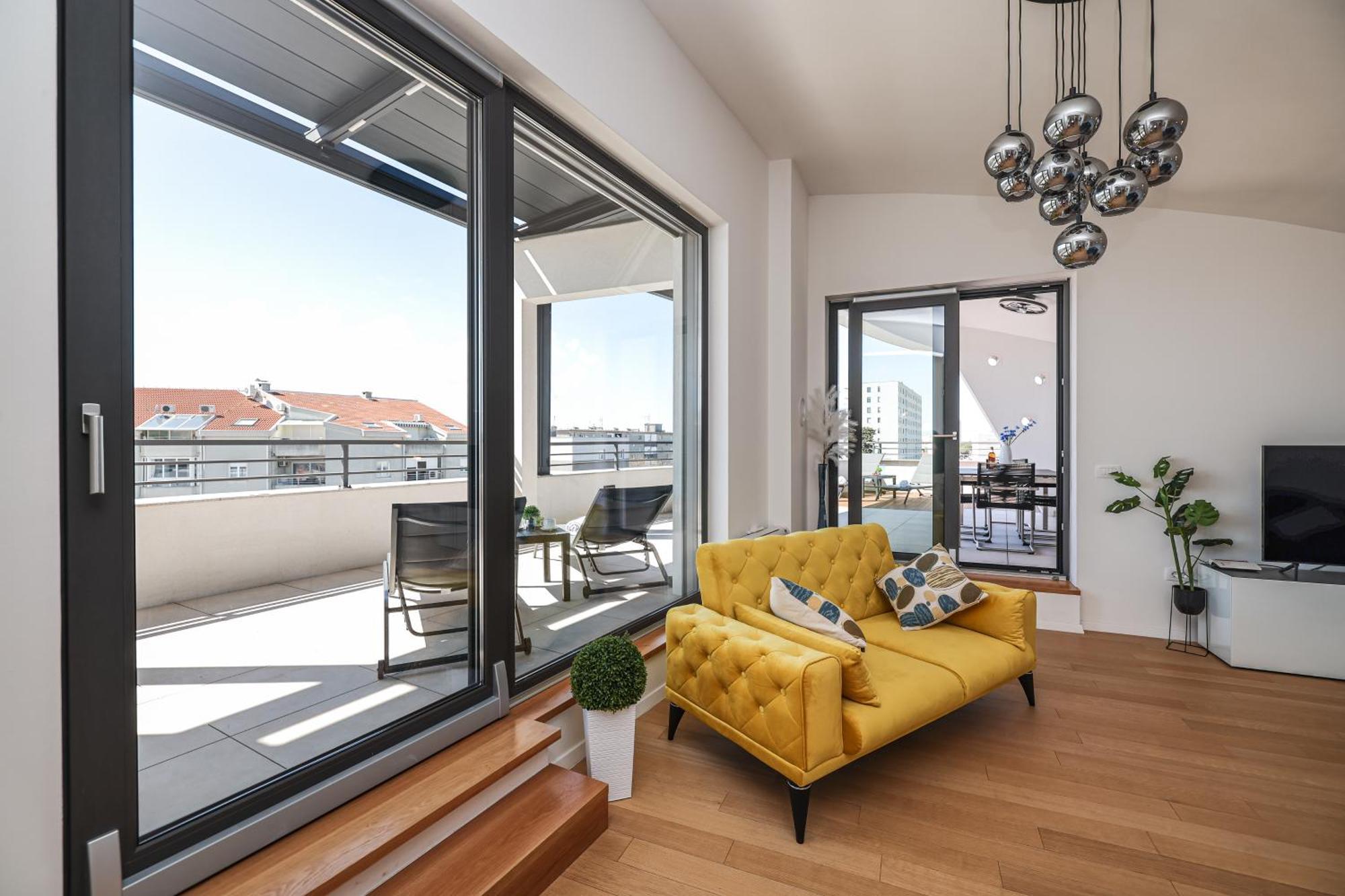 Luxury Penthouse Berin With Rooftop Terrace And Jacuzzi *