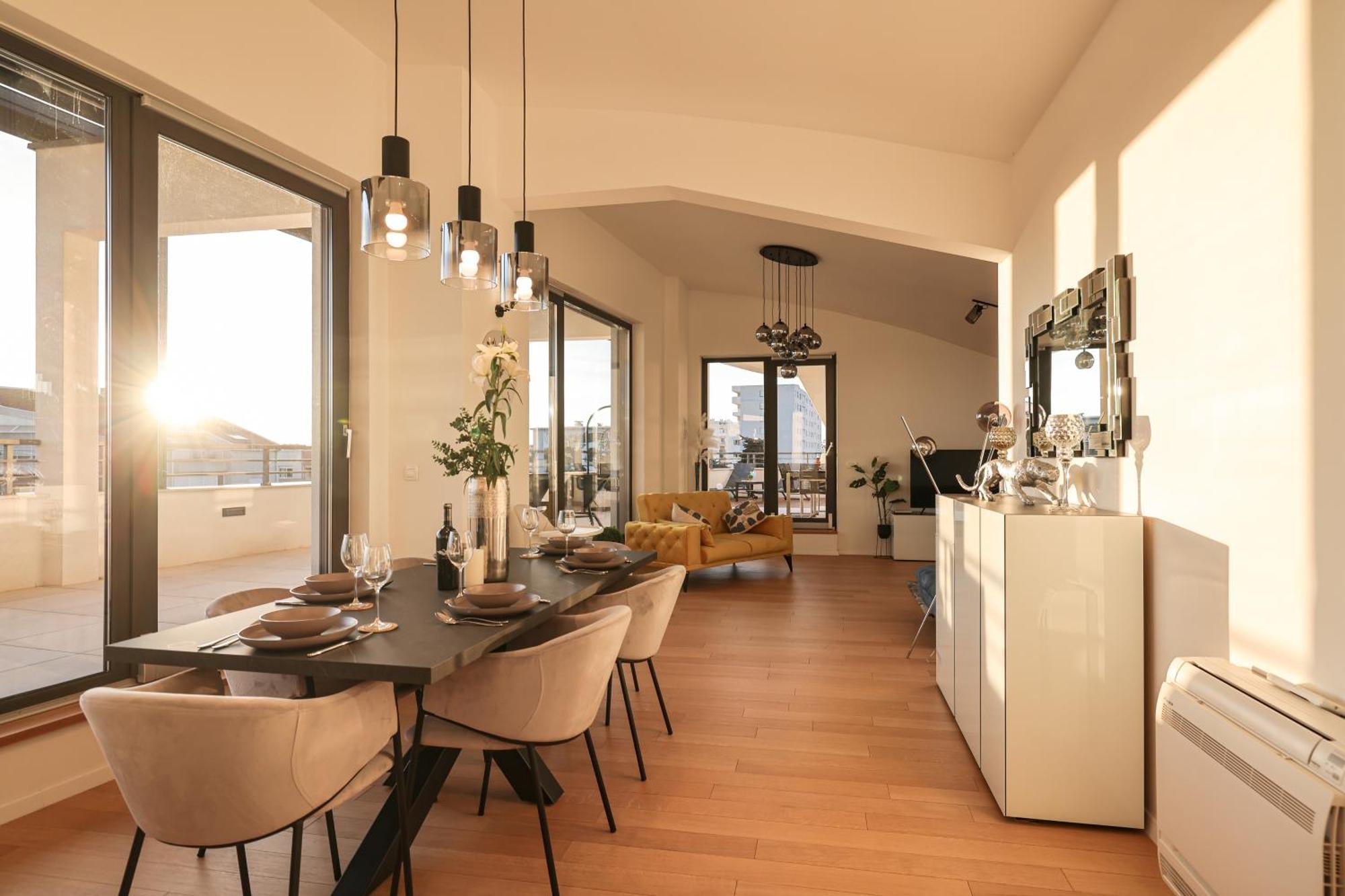 Luxury Penthouse Berin With Rooftop Terrace And Jacuzzi